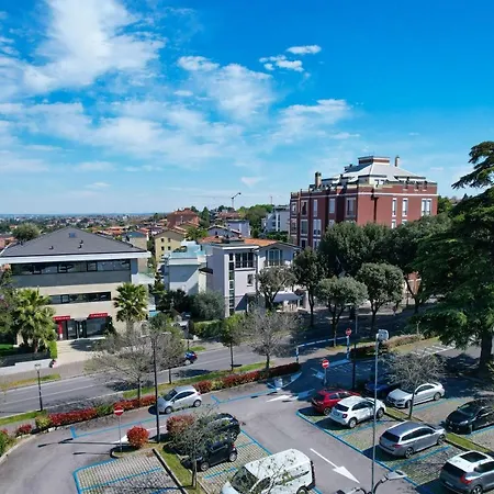 Desenzanoloft Official Partner Marriott Homes & Villas - Cappuccino Apartment Desenzano del Garda Exterior photo
